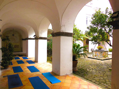 yoga retreats and teacher trainings into yoga shala in amalfi, Italy