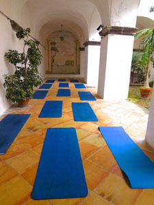 yoga retreats and teacher trainings into yoga shala in amalfi, sorrento, campania, Italy