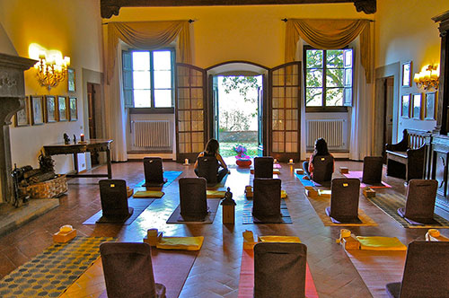 yoga retreats and teacher trainings into yoga shala in Tuscany, Italy